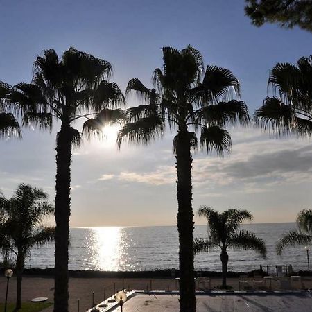 Garage, Piscina, Accesso A Mare E Pista Ciclabile Apartment Sanremo Exterior photo